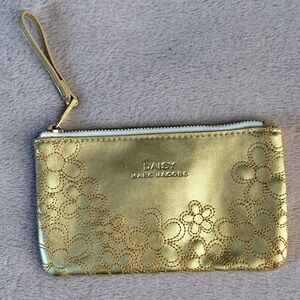 MARC JACOBS Daisy Authentic Gold Wristlet
